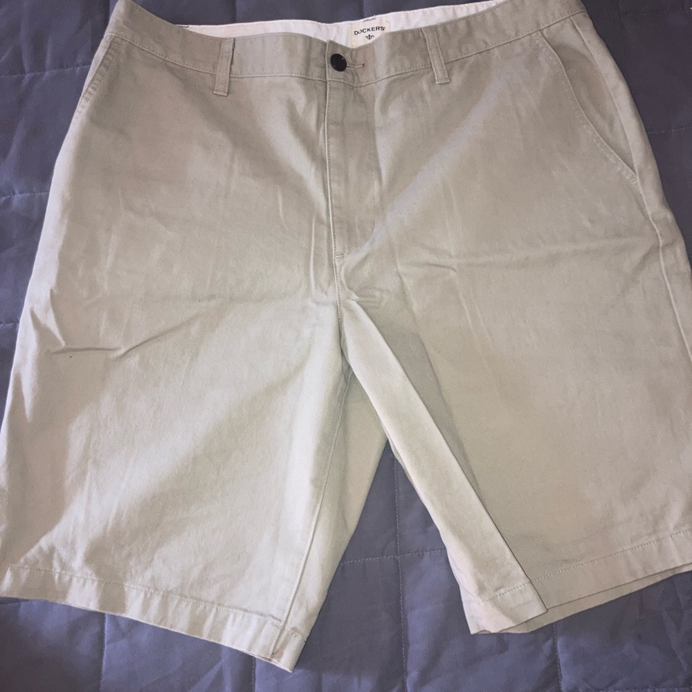 Khaki Dockers